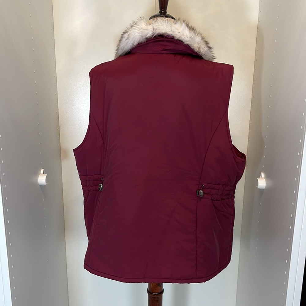 NWOT Croft & Barrow Maroon Vest with Faux Fur Size 2X - Picture 3 of 7